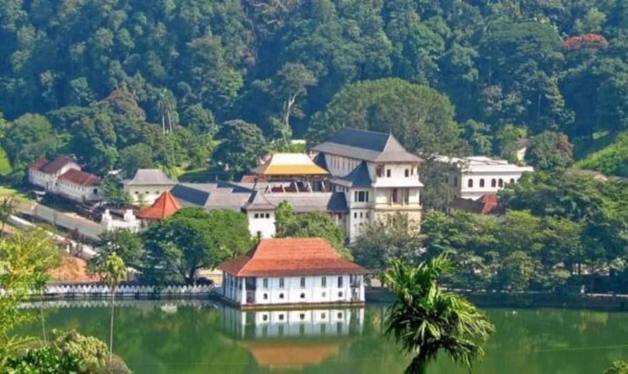 Medhani Kandy Buitenkant foto